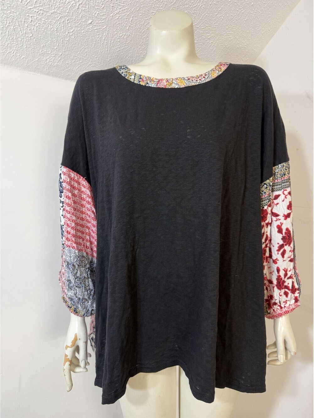 Umgee Womens Medium Pullover Top 3/4  Sleeves Cutout Back Crossed Fabric